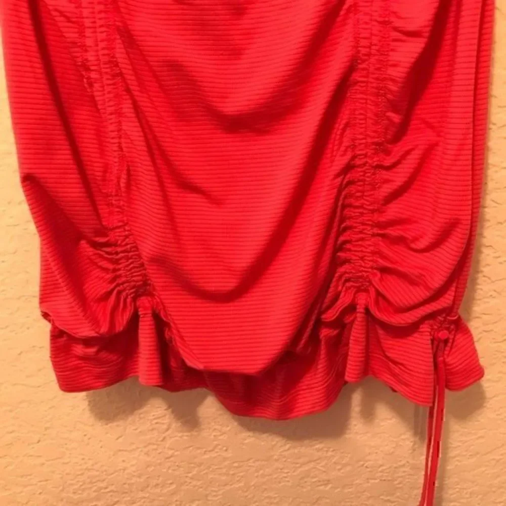 *30off3* NWOT. Lululemon workout coral top